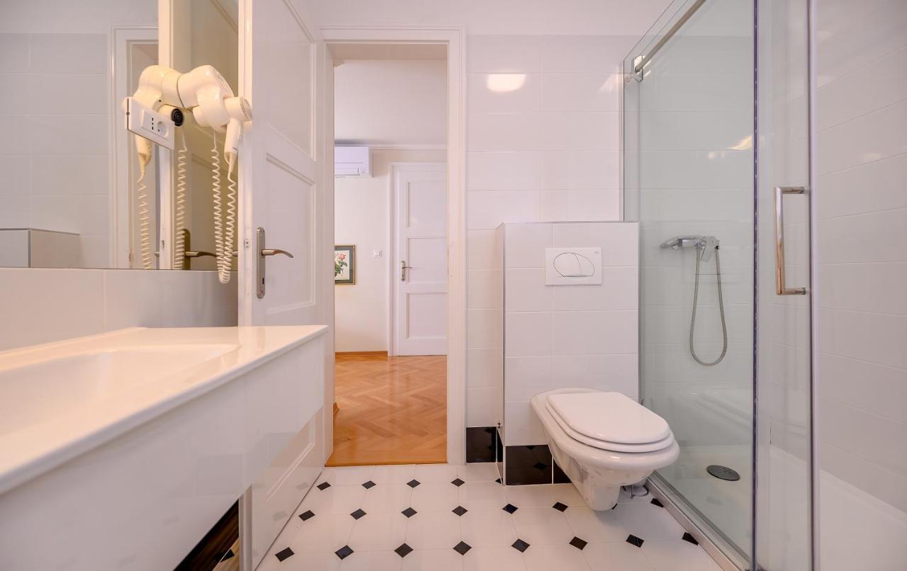 Palace Schoen Milesi - Esense Of Prestige - Private Pool - Free Parking - Old Money Style Luxury Rooms - Walking Distance To The Old Town, The Beach And All Amenities - Buralux Properties سبليت المظهر الخارجي الصورة