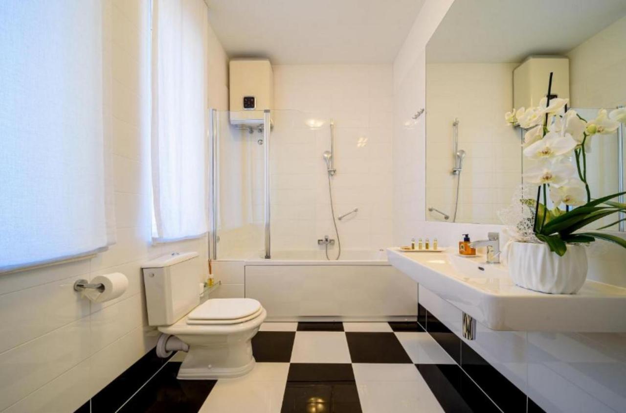 Palace Schoen Milesi - Esense Of Prestige - Private Pool - Free Parking - Old Money Style Luxury Rooms - Walking Distance To The Old Town, The Beach And All Amenities - Buralux Properties سبليت المظهر الخارجي الصورة