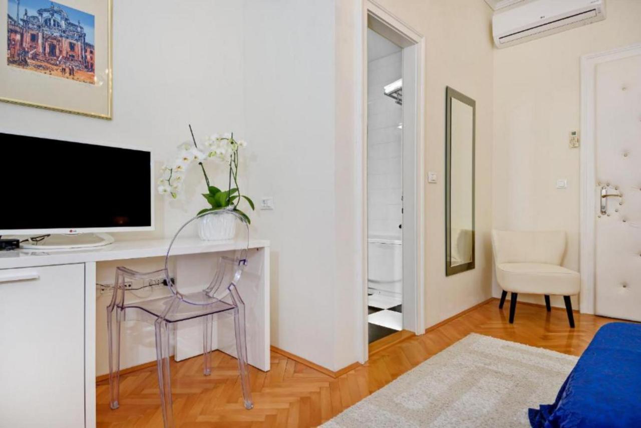 Palace Schoen Milesi - Esense Of Prestige - Private Pool - Free Parking - Old Money Style Luxury Rooms - Walking Distance To The Old Town, The Beach And All Amenities - Buralux Properties سبليت المظهر الخارجي الصورة