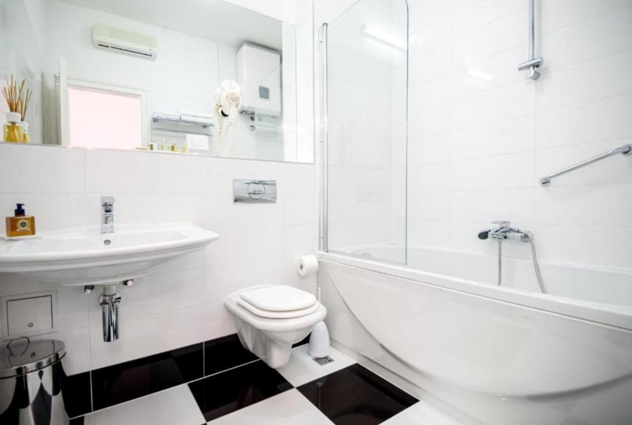 Palace Schoen Milesi - Esense Of Prestige - Private Pool - Free Parking - Old Money Style Luxury Rooms - Walking Distance To The Old Town, The Beach And All Amenities - Buralux Properties سبليت المظهر الخارجي الصورة