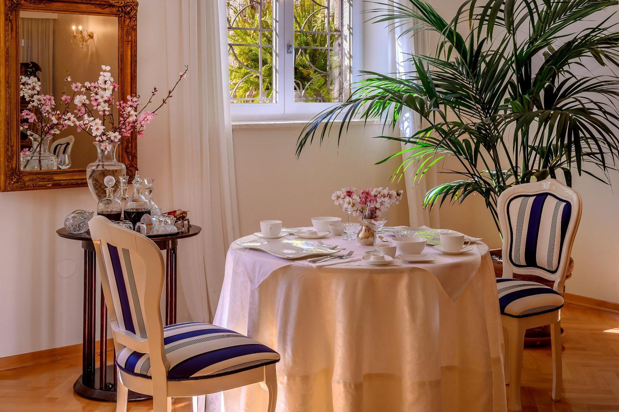 Palace Schoen Milesi - Esense Of Prestige - Private Pool - Free Parking - Old Money Style Luxury Rooms - Walking Distance To The Old Town, The Beach And All Amenities - Buralux Properties سبليت المظهر الخارجي الصورة